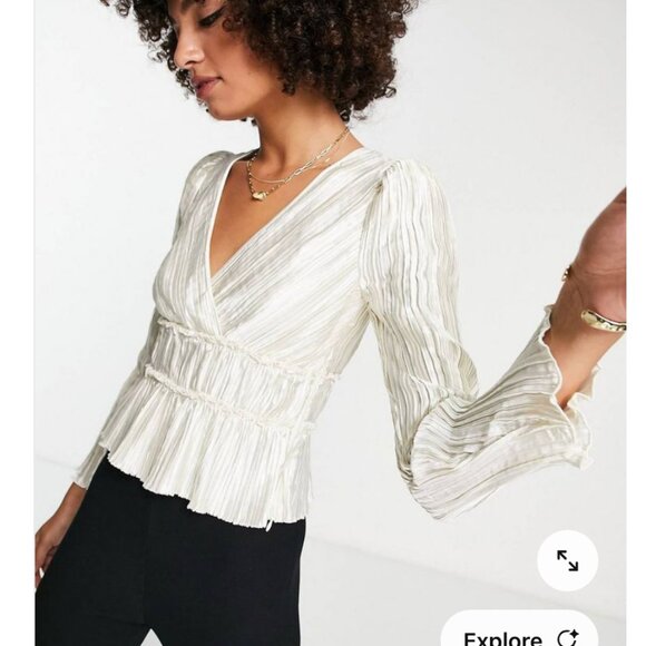 NWT & Other Stories plisse wrap top in shiny off white, pleated size 8 - Picture 2 of 3